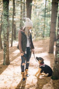 Loving these new SOREL boots I scored on Zappos and a peek into our life lately including our new favorite past-time, hiking! Sorel Outfit, Rustic Lifestyle, Aw Outfits, Dog Walking Outfit, Mom Style Fall, Comfort Clothing, Gsd Puppy, Look Grunge, Skirt Diy