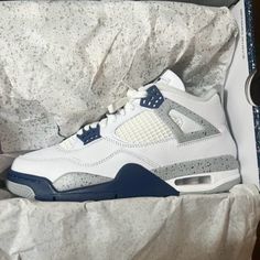 Ds!!!!! Jordan 4 White Navy, Jordan 4 Navy Blue, 17 Birthday, Pretty Sneakers, Trendy Womens Shoes, Back To School Shoes, Jordan White, Pretty Shoes Sneakers, Jordan Shoes Retro