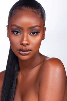 Island Gyal, Justine Skye, Blue Eyeliner, Dark Skin Beauty, Brown Skin Girls, Blue Eyeshadow, Dark Skin Makeup, Dark Skin Women, Long Black Hair