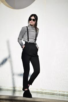 Views, by Laura: Houndstooth print +high waist pants + suede and paillette shoes Pretty Winter Outfits, Winter Outfits Ideas, Androgynous Outfits, Neue Outfits, Androgynous Fashion, High Waist Pants, Tomboy Fashion, Waist Pants, Outfits Ideas