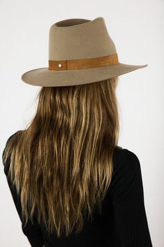 Design Our classic packable hat shape in clay wool with a tonal beige suede band. The flattering and neutral color for all shades of skin and hair. This hat is made from packable wool which means you can easily pack it away in your luggage or bag wherever you may go. This is a staple hat to any wardrobe. Material Our packable wool is sustainable and cruelty-free. We clean, scour and dye our wool in our employee-owned factory right here in the United States. From shearing the wool, to hand polish Women Fedora, Freda Salvador, Packable Hat, Janessa Leone, Winter Print, Mens Winter Fashion, Wool Hat, Neutral Color, Blue Cream