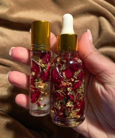 Aphrodite Bath, Oils Aesthetic, Aphrodite Oil, Oil Witchcraft, Beauty Spell, Oil Drawing, Ritual Oils, Love Oil, Rose Bath