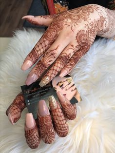 Nail Polish With Mehendi, Wedding Nails For Bride Classy Bridal Indian, Nail Extensions With Mehndi, Nail Extension Ideas For Wedding, Indian Nails Wedding, Nail Art For Engagement Brides Indian, Nude Nail Extension Designs, Indian Wedding Nails Design, Engagement Nails Ideas Indian