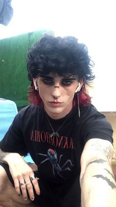 Punk Face Claim, Punk Red Hair, Alternative Hair Men, Gender Fluid People, Alternative Guys, Masc Faceclaims, Alt Boys, Short Grunge Hair, Emo Boy