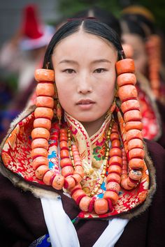 Tibetan Costume, Tibetan Jewellery, Ethno Style, Tibetan Jewelry, We Are The World, Poses References, Traditional Costume, Amber Beads, Bhutan