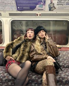 @luizacordery on ig Subway Photos, La Fam, Trailer Park, Winter Fits, Cool Fits, Nyc Fashion, Pinterest Girls, Glam Rock, Soft Grunge