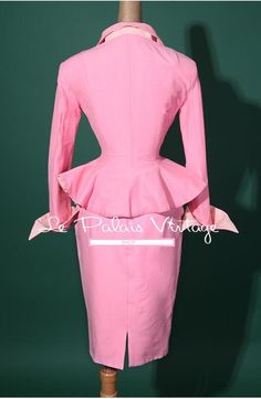 Fitted Pink Pencil Skirt Dress, Pink Fitted Pencil Skirt Dress, Elegant Pink Pencil Skirt For Parties, Fitted Pink Pencil Skirt For Party, Pink Fitted Sets For Formal Occasions, Formal Fitted Pink Sets, Feminine Fitted Pencil Skirt For Party, Chic Fitted Pink Sets, Feminine Fitted Long Sleeve Skirt Suit