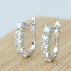 MOTHER'S DAY SPECIAL - https://www.etsy.com/listing/1186631504 Stone Details Stone Type = Moissanite Diamond Diamond Shape = Round Brilliant Cut Diamond Color = HI Diamond Clarity = VVS1 Diamond Creation = Lab-Created Total Carat Weight Approx = 2 ct Jewelry Type = Solitaire Moissanite Earring Metal = White gold Metal Purity= 14k Metal Finish = 14k White Gold We Offer Customization : Want to add A personal touch to this piece? Contact us and we will create one just for you. Customizations We Off White Hoop Earrings, Classic Solitaire Ring, Moissanite Earrings, Super White, Stud Earrings For Women, White Gold Earrings, Huggie Hoop Earrings, Fine Earrings, Moissanite Diamonds