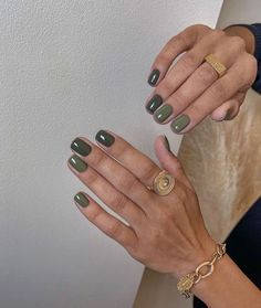 2023 Nail Trends Simple, Nail Shape Ideas For Long Fingers, Fail Nails 2023, Classy Nail Colors Summer, Nails Two Colors Each Hand, Funky Nail Art Designs Simple, Muted Nail Colors, Small Oval Nails, Simple Manicure Designs