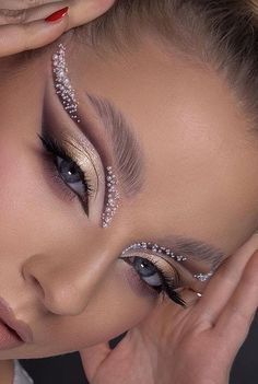 Black Makeup Photoshoot, Black And White Makeup Looks, New Year Makeup Ideas, New Years Makeup Ideas, Social Media Makeup, Glitter Glam Makeup, Glamour Eyes, New Years Makeup, Competition Makeup