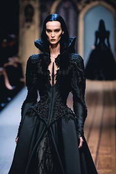 Gothic History Fashion, High Fashion Vampire, Masquerade Outfits For Women, Gothic Fashion Show, Gothic Haute Couture, Red Carpet Looks Ideas, Morticia Inspired Outfit, Gothic Fantasy Dress, Vampire Fashion Women