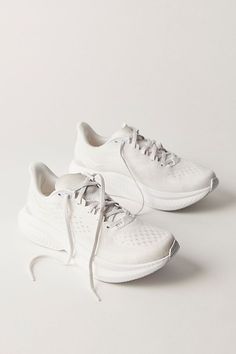 Foam Packaging, Running Sneakers, Sneaker Shopping, Hoka Running Shoes, White Sneakers, Sneakers White, Tennis Shoes, Boho Outfits, Shoes Sneakers