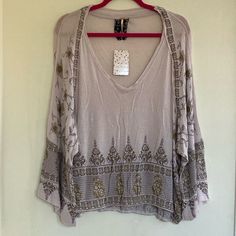 Nwt Free People Lilac Purple Flowy Artistic Bohemian Drop Bell Sleeve Size Large Excellent Never Worn Condition Tag Size: Large Pit To Pit: 27.75 In Length: 26 In Free People Bohemian Print Drop Bell Sleeves Plunging Neck Line Banded Waist Band Lilac Purple 86% Lyocell, 14% Linen Bohemian Style V-neck Free Size Blouse, Spring Hippie Style Tops, Bohemian Beige Top One Size, Bohemian Beige One Size Tops, One Size Bohemian Summer Blouse, Bohemian One-size Blouse For Vacation, Bohemian Style One-size Summer Blouse, Bohemian Free Size Tops For Summer, Free Size Bohemian Blouse For Festival