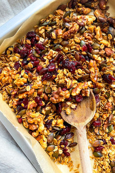 This delicious homemade granola recipe is incredibly easy to make with our trusty air fryer! You can have it ready to enjoy in under 30 minutes. Granola In Air Fryer, Granola Air Fryer Recipe, Air Fryer Granola Recipe, Airfryer Granola, Air Fryer Granola, Air Fryer Tips, Best Oatmeal Recipe, Air Fryer Breakfast, Vanilla Granola