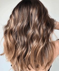 brown balayage Bayalage Brunette 2023, Partial Balayage Light Brown, Caramel Melt Balayage, Brown Hair Balayage 2023, Brown Hair Partial Balayage, Caramel Bayalage Brunette, Level 8 Balayage, Color Melting Hair Brown, Bolyoge Hair Balayage Brown