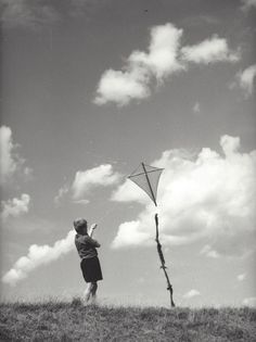 Flying Photography, Flying A Kite, Black And White Gif, People Fly, Go Fly A Kite, Mother Pictures, Old Cameras, Kite Flying, Beach Shoot