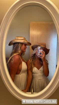 Stampede Outfits, Stampede Outfit, Summer Country Concert Outfit, Friendship Pics, Concert Ideas, Country Gal, Pink Cowboy Hat, Pink Cowboy, Concert Fit