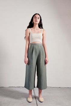 Mode Zendaya, Minimal Stil, Minimalist Fashion Summer, Minimalist Moda, Minimalistic Outfits, Minimalist Fashion Women, Bohemian Minimalist, Beige Outfit, Minimalist Wardrobe