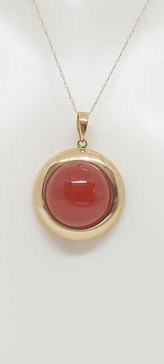 CARNELIAN Round 14k Yellow Gold Charm/ Pendant / Necklace 18 Inches Rope 14k Yellow Gold Chain. Carnelian 14k Yellow Gold Pendant. Carnelian LOVER.   Product Info: - Stone: Carnelian. - Stone Color: Red - Pendant measures: 27mm x 18mm              - Metal: 14k  - Finished: Yellow Gold. - Chain Length: 18 Inches ROPE Chain. - Nice Gift Box Included. Classic Red 14k Gold Necklace, Red Polished Round Pendant Necklace, Red Polished Round Necklaces, Red Pendant, Red Jade, Red Pendants, Carnelian Stone, Charm Pendant Necklace, Yellow Gold Chain