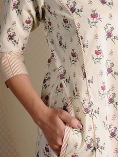 Ivory-Pink Printed Cotton Kurta with Pockets Printed Kurti Designs, Indian Kurti Designs, Trendy Sewing Patterns, New Kurti Designs, Designer Kurti Patterns, Kurti Patterns