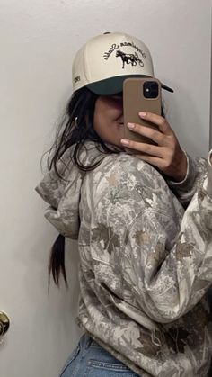 #outfits #casualwomensfashion #truckerhat #hat #camouflage Camo Beanie Outfit, Ballcap Outfits, Camo Hat Outfits Women, Camo Hat Outfit, Beanie Photoshoot, Brown Hat Outfit, Camo Hats Outfits, Trucker Hat Outfit Women, Beanie Outfit Women