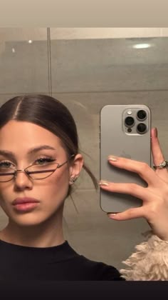 Abg Style Makeup, Old Money Aesthetic Fashion, Mermaid Aesthetics, Makeup Aesthetic Looks, Deep Winter Makeup, Best Lip Color, Aesthetic Rich Lifestyle, Makeup With Glasses, Bangs Makeup