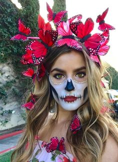 Muertos Makeup, Day Of The Dead Makeup, Makeup Zombie, Halloween Make-up Looks, Halloweenský Makeup, Butterfly Crown, Day Of The Dead Party, Cool Halloween Makeup, Den Mrtvých