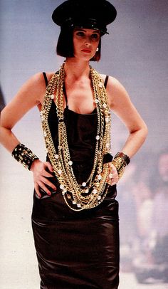 Moschino Fall/Winter 1986-87 Moschino 90s, 80s Runway, Fashion 1980s, Album Aesthetic, Dream Things, 80s Vibes, 90's Fashion