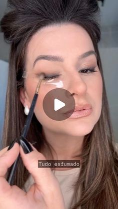 Jussana Decussatti MAQUIADORA Novo hamburgo/NH on Instagram: "Aquele olho que parece difícil mas não é! 🥰" Makeup Tips