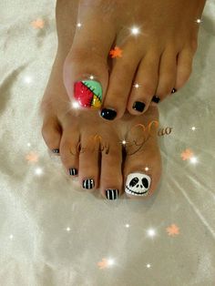 Cute Pedicure Ideas Fall, Simple Halloween Toe Nails, Holloween Nails Toes, Cute Halloween Toe Nails, Halloween Toe Designs, Kids Halloween Nails Little, Disney Pedicure Toenails, Disney Toenails Pedicures, Pedicure Ideas Halloween