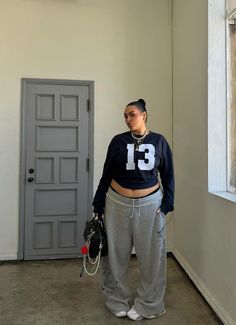 Plus Y2k Outfits, Midsize Sweatpants Outfit, Streetwear Fashion Plus Size, Hot Mom Outfits, Outfit Midsize, Baggy Outfit Ideas, Plus Size Baddie, Streetwear Inspo, Outfit Inspo Casual