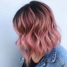 Short Light Pink Hair, Dusty Rose Hair, Beautiful Short Hairstyles, Hair Colour Design, Gold Hair Colors, Perfect Hair Color, Pastel Pink Hair, Hair Color Pink, Short Hair Color