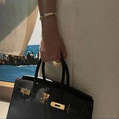 Business Makeup, Dubai Summer, Aesthetic Bag, Accessories Aesthetic, Nyc Style, Rich Girl Aesthetic, Aesthetic Jewelry, Wife Life