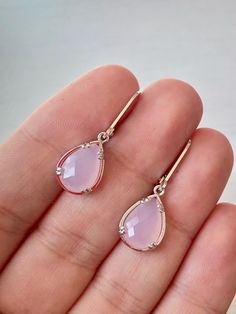 Rose Quartz Earrings, Pink Teardrop Earrings in Gold or Silver, Minimalist Jewelry, Blush Pink Jewelry, Small Dangle Drop, Gift for her These small but gorgeous earrings feature rose quartz teardrops bezel framed in either 14k gold filled or sterling silver. The pink teardrops are suspended form lever back ear wires in the finish of your choice. These are small, delicate and dainty earrings but with a gorgeous neutral pastel pink hue sure to match many outfits. Ideal for a girl or a women that l Rose Quartz Properties, Rose Quartz Earrings, Pink Jewelry, Earrings In Gold, Earrings Pink, Moonstone Necklace, Quartz Earrings, Silver Gifts, Dainty Earrings