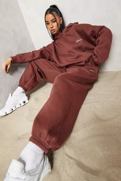 Lounge Wear Photoshoot, Sweatsuit Outfits, Athleisure Street Style, Hooded Tracksuit, Tracksuit Outfit, Sweat Sets, Sweat Suit, Nike Sweats, Winter Fit