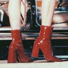 Fotografi Vintage, 70s Aesthetic, I'm With The Band, Winter Mode, Mode Inspo, Chunky Boots, Red Aesthetic, Retro Aesthetic, Aesthetic Vintage