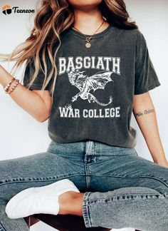 Basgiath War College T-shirt: Fourth Wing Teacher Shirt Dragon Rider Gift - Violet Sorrengail Dark Academia Shirt Comfort Colors Cotton Letter Print T-shirt For Fan Gatherings, Casual Graphic Print Tops For Fan Gatherings, Fandom Tops With Text Print For Fan Merchandise, Cotton Fandom Top With Text Print, Cotton Fandom Tops With Text Print, Casual Black Tops For Fan Gatherings, Fandom Crew Neck Tops For Fan Gatherings, Fandom Style Crew Neck Tops For Fan Gatherings, Fandom Crew Neck Shirt With Letter Print