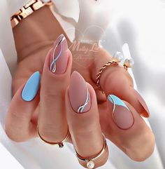 Almond nails are always in fashion. It is a form that is timeless and applies to all generations. Nail Polishes, Almond, Nail Art, Nails, Pink, Gold, Blue, Art