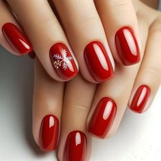 Christmas Classic Nails, Red With Snowflake Nails, Christmas Nails Red Snowflake, Festive Nails Christmas Red, Red Short Christmas Nails, White And Red Christmas Nails, Christmas Nails Simple Classy Red, Noel Nail Art, Red Nails Christmas Holidays