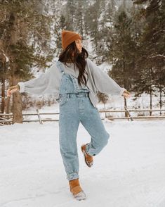 Granola Cowgirl, Emmy Red Carpet, Surfergirl Style, Looks Hippie, Mom Ootd, Emmys Red Carpet, Overall Outfit, Overalls Outfit, The Emmys