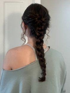 hairstyle inspo, french braid, hair inspo, braid, curl hair, photo, aesthetic Curly Hair Loose Braid, Dutch Braid Brunette, One French Braid Curly Hair, Curly Double Braids, French Braid Wavy Hair, Messy Braid Curly Hair, Loose French Braid Hairstyles, Dutch Braid Aesthetic