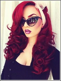 Mode Rockabilly, Rambut Brunette, Pin Up Vintage, Ombre Lips, Pin Up Hair, Long Red Hair, Red Hair Color, Salon Design, Long Red