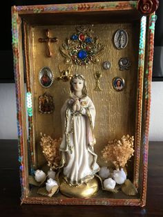 Alter Design, Marian Shrines, Dia De Los Muertos Decorations Ideas, Room Box Miniatures