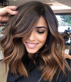 Hair Dye Trends, Natural Hair Dye, Hair Dye Shades, Honey Brown Hair, Brunette Hair With Highlights, Hot Hair Colors, Balayage Hair Dark, Caramel Balayage, Short Brown Hair