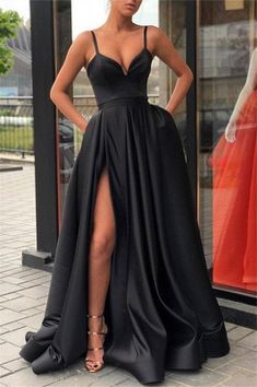 Simple Black Prom Dress, Formal Gowns Evening Dresses, Long Black Evening Dress, Tule Rok, Satin Evening Gown, Prom Dresses With Pockets, V Neck Prom Dresses, Spaghetti Strap Prom Dress, Prom Dresses Sleeveless