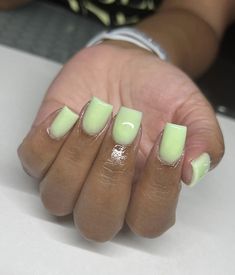 Neutral Color French Tip Nails, Soft Green Nails, Nail Art Inspo, Green Acrylic Nails, Nails Art Ideas, Summer Nail Art, Nail Art Glitter, Work Nails