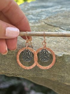 These beautiful hammered copper dangle earrings are eye-catching and sparkly. A pressed artisan pewter teardrop hangs in the center. They measure 1 inch in diameter and hang 1.5 inches from the ear. Copper, just like a penny, will oxidize (darken) to your own unique shade based on your body’s chemistry, air, oils, lotions, perfumes etc. While some like to keep their jewelry’s unique patina, it is very easy to restore the copper shine. Simply make a small paste of equal parts salt and white vineg Copper Washer Jewelry, Marketing Jewelry, Homemade Fashion, Cold Connections, Copper Earrings Handmade, Washer Jewelry, Pebble Jewelry, Metal Jewelry Making, Silver Smithing