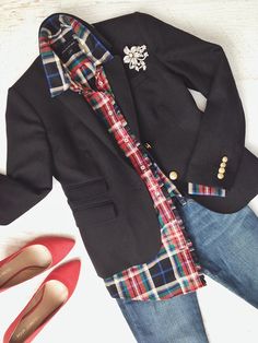 Respect The Shoes, Black Blazer Outfits For Women Casual, Christmas Plaid Outfit, Mode Style Anglais, Womens Fashion Casual Chic, Wardrobe Tips, Outfits Chic, 60 Fashion, Nice Style