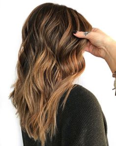 40 Brown Hairstyles with Blonde Highlights Sandy Brown Hair, Cool Blonde Balayage, Icy Blonde Highlights, Subtle Blonde Highlights, Brown Hairstyles, Buttery Blonde, Medium Brown Hair, Red To Blonde, Honey Blonde Highlights