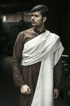 Mens Shawl With Kurta Pajama, Bengali Mens Traditional Wear, Bengali Men Aesthetic, Traditional Men Outfit, Indian Men Aesthetic, Kurta Aesthetic, Menswear Kurta, Vintage Indian Fashion